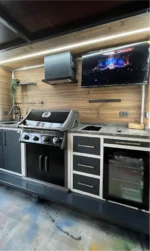 Vago Garden V serisi paslanmaz çelik modüler dış mekan mutfak ve barbekü ünitesi.