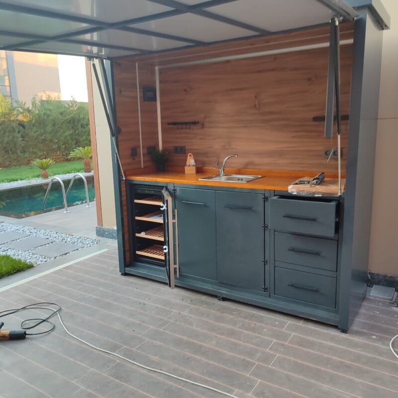 Modern dış mekan mutfak üretim projesi ve bahçe mutfağı tasarımı.